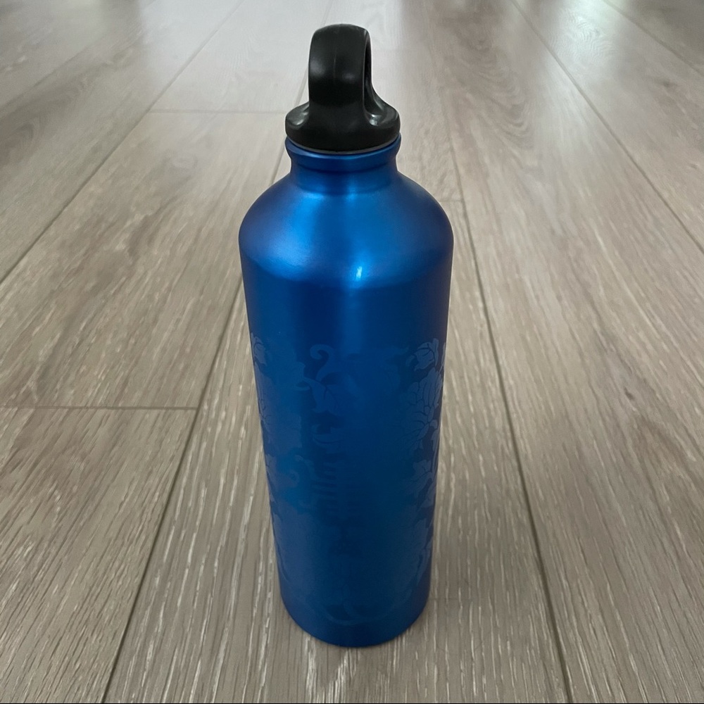 Aluminum water bottle